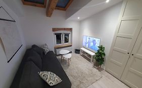 StayInPoznan Koziolki view!! Air conditioning, Internet, TV, 4 piętro - brak windy